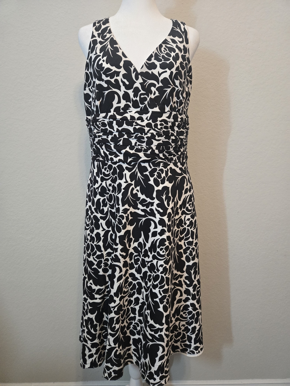 Harold's Silk Black and White Floral V-Neck Dress